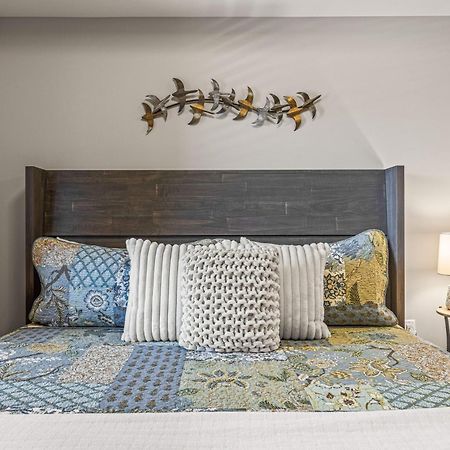 Spring Creek Luxury King One Bedroom At White Spruce Lodge Канмор Экстерьер фото
