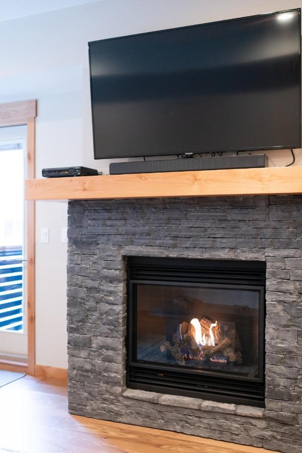 Spring Creek Luxury King One Bedroom At White Spruce Lodge Канмор Экстерьер фото