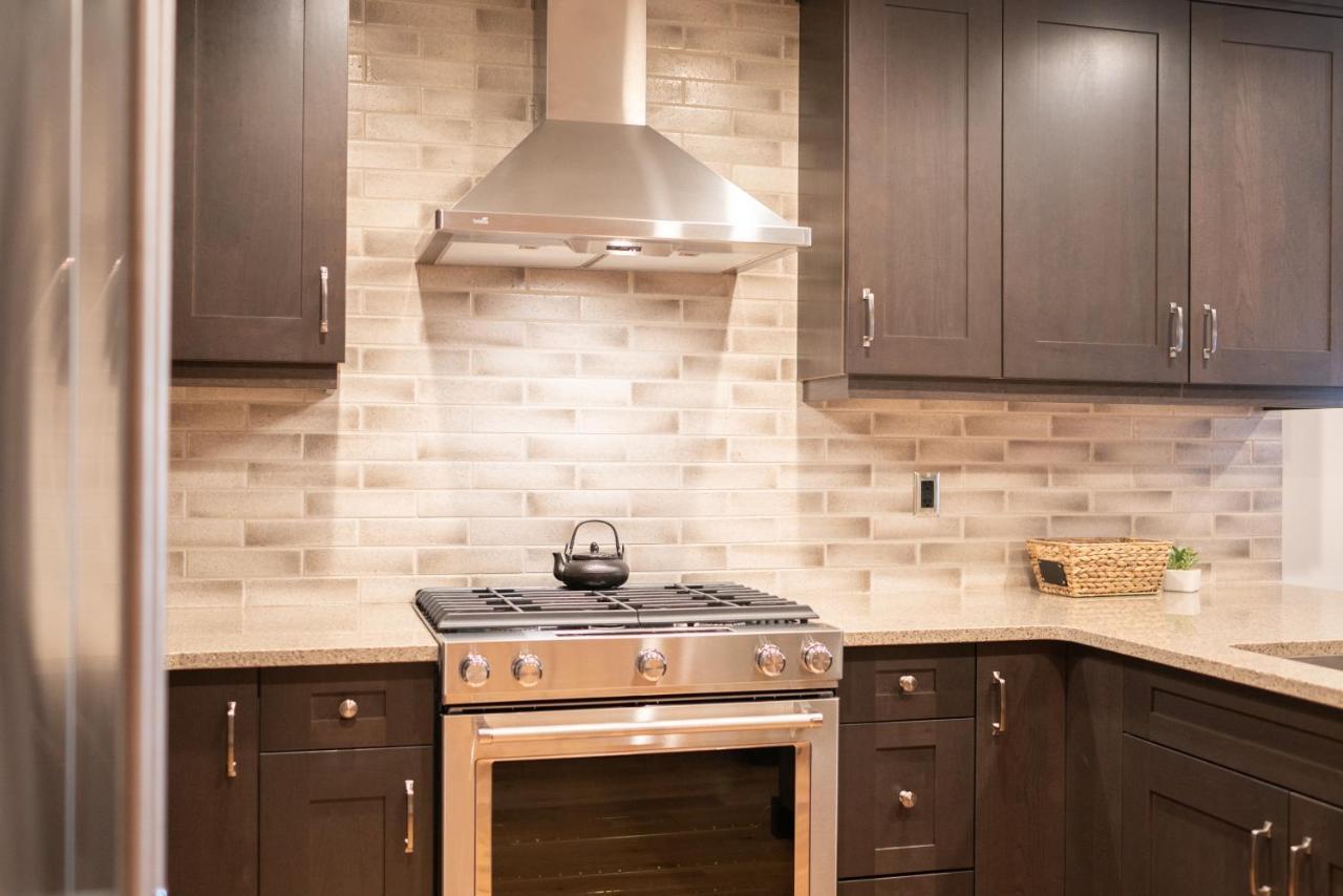 Spring Creek Luxury King One Bedroom At White Spruce Lodge Канмор Экстерьер фото