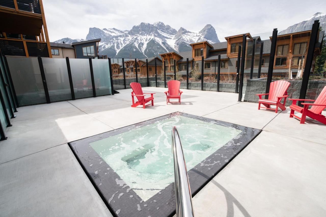 Spring Creek Luxury King One Bedroom At White Spruce Lodge Канмор Экстерьер фото