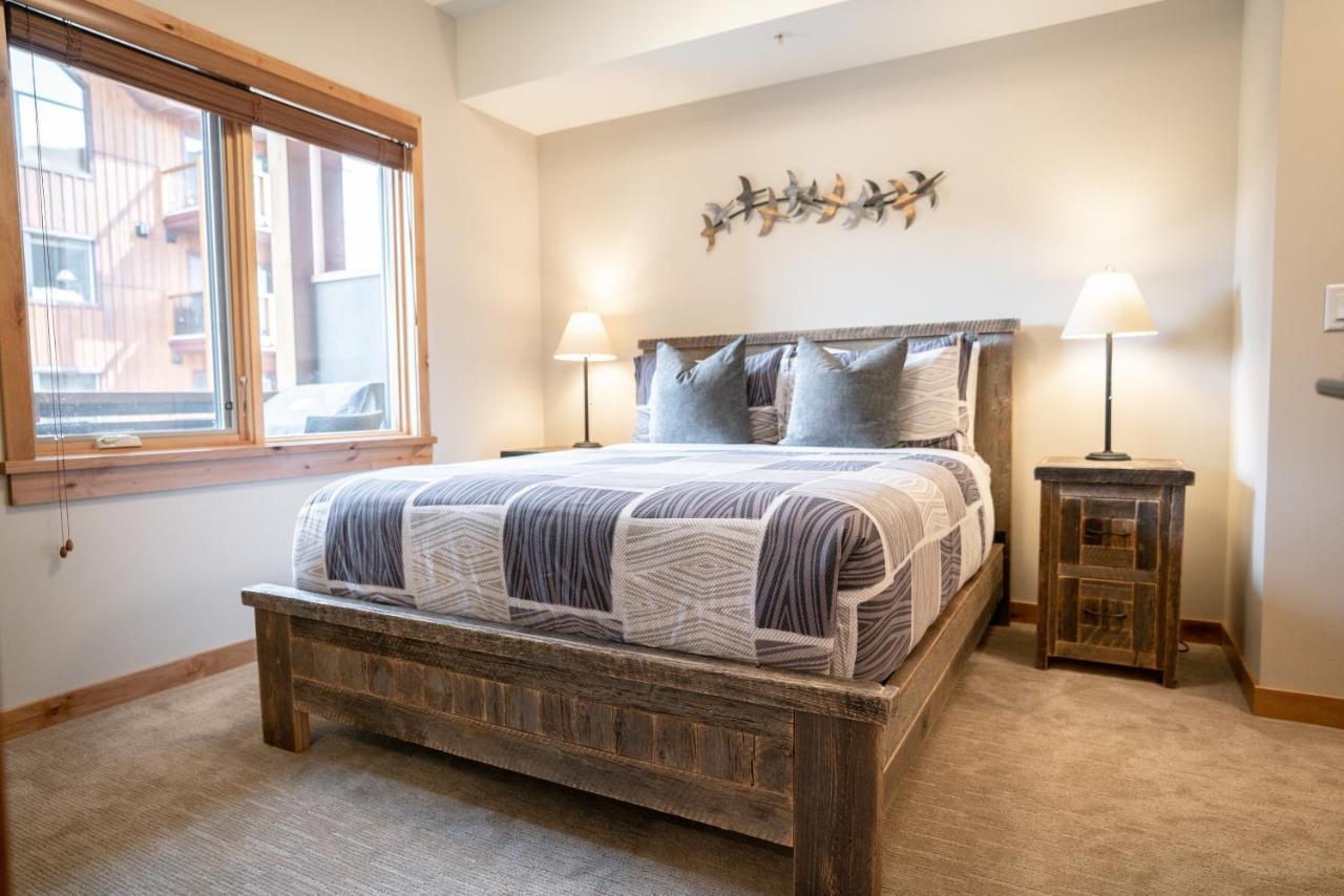 Spring Creek Luxury King One Bedroom At White Spruce Lodge Канмор Экстерьер фото