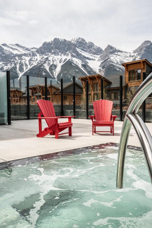 Spring Creek Luxury King One Bedroom At White Spruce Lodge Канмор Экстерьер фото