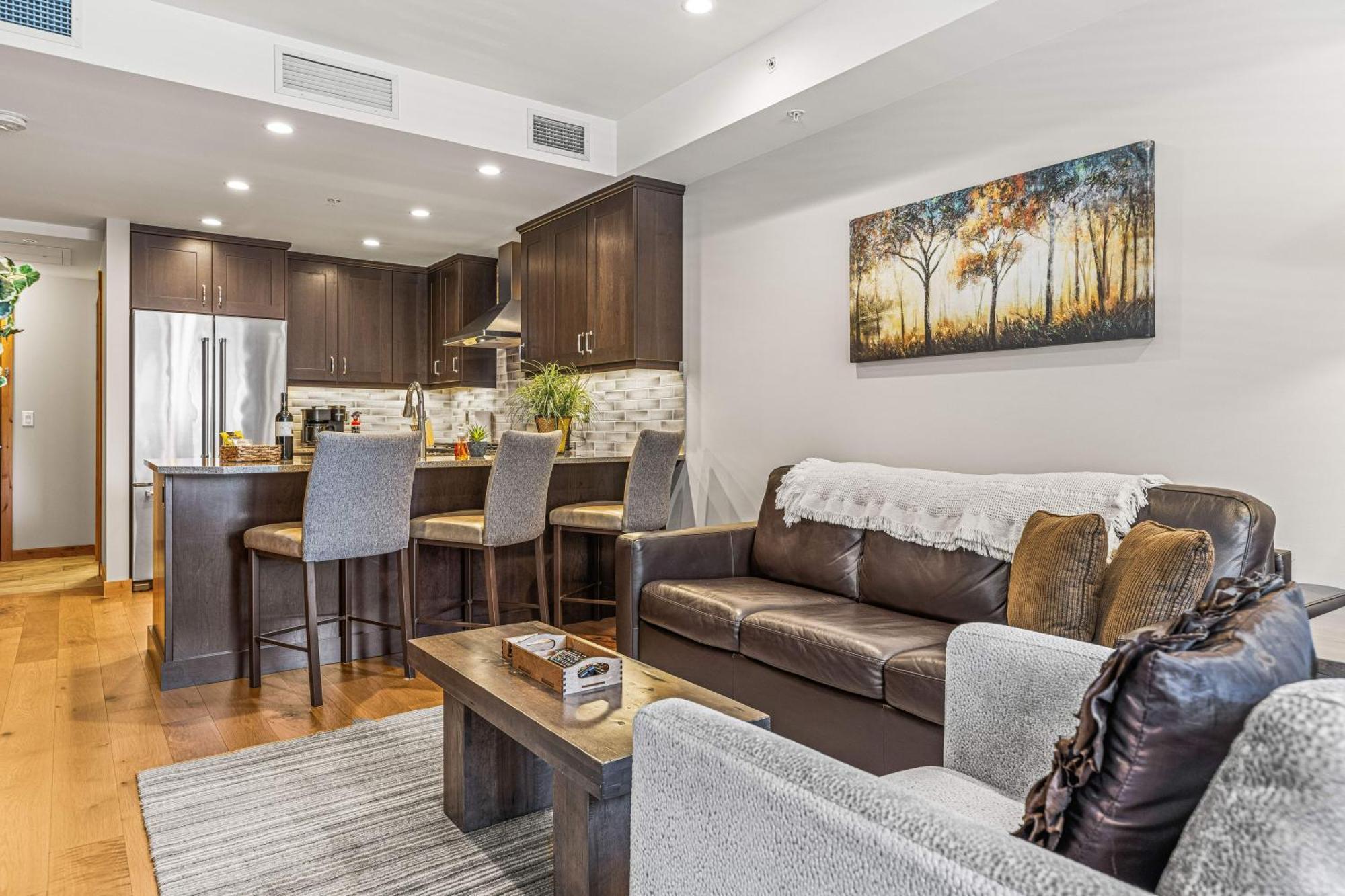 Spring Creek Luxury King One Bedroom At White Spruce Lodge Канмор Экстерьер фото